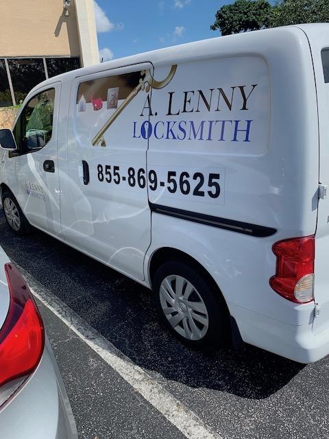 Who to call for car locksmith services in Tampa